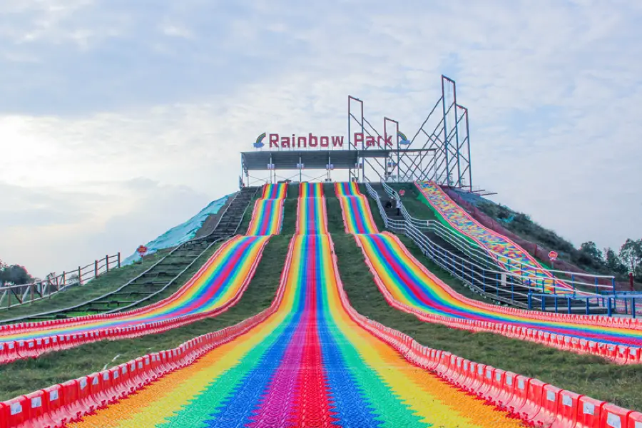 Xiangcun Shijie Caihong Amusement Park