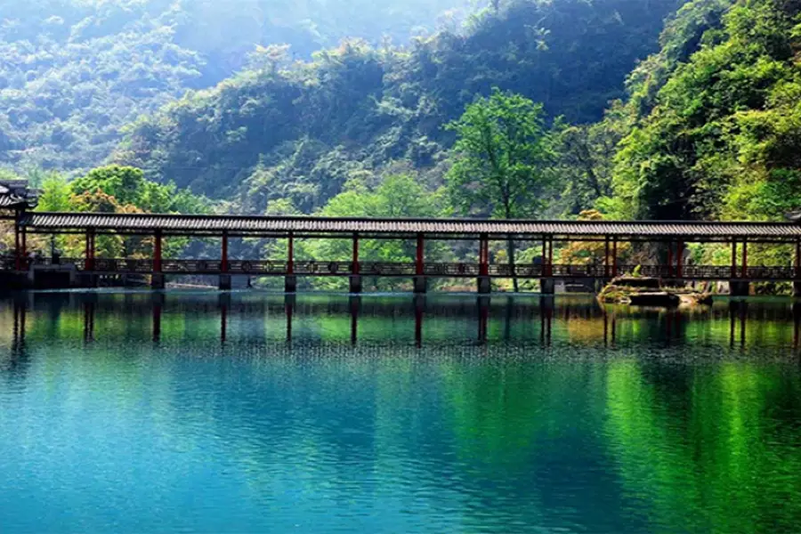 遠安鳴鳳山風景区