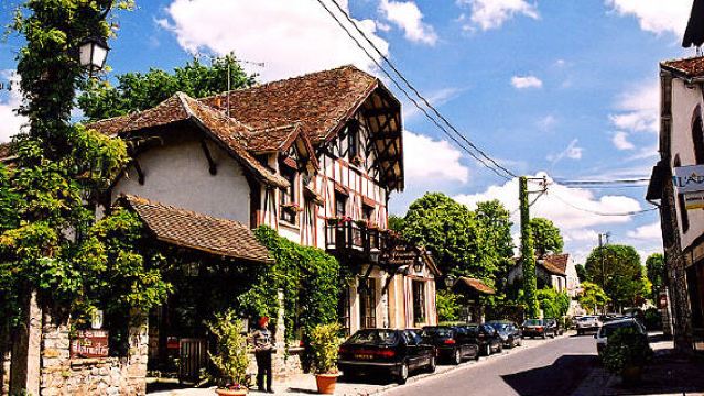 法國巴黎出發楓丹白露宮巴爾比宗一日遊獨立包團酒店接送普通話司機