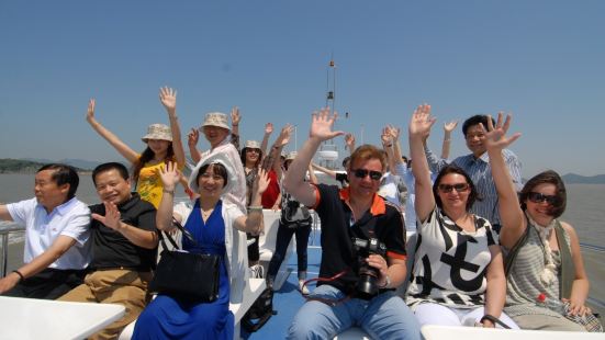 "Yuguangqu" round the harbor and island