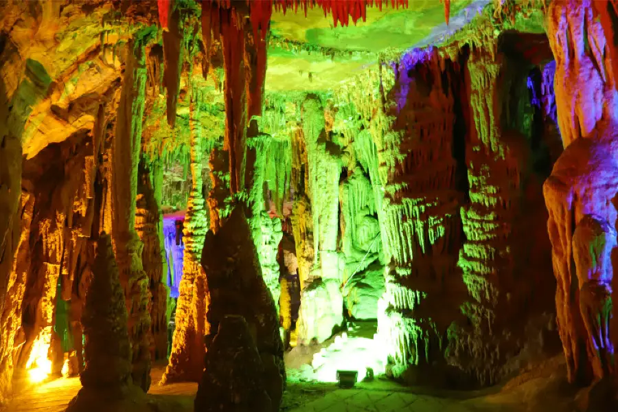 Fengjie Shenxian Cave
