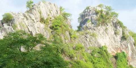 六峯山