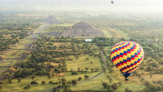 Tour di un giorno alla Piramide del Sole di Teotihuacan in Messico con esperienza unica in mongolfiera