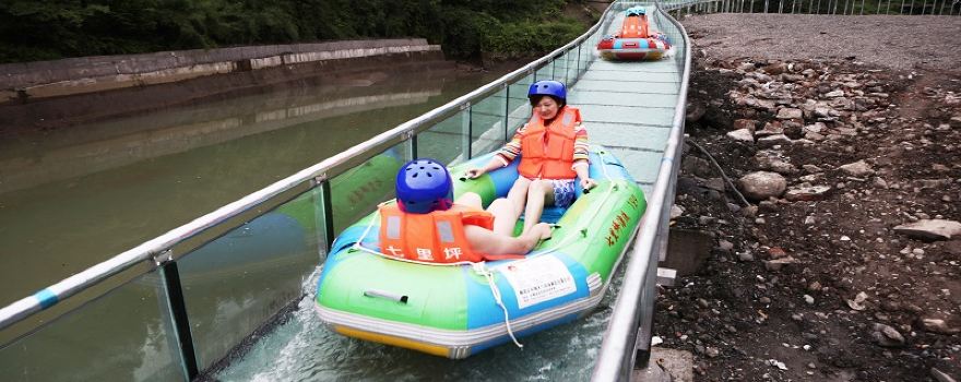 Qiliping Glass Bridge Rafting
