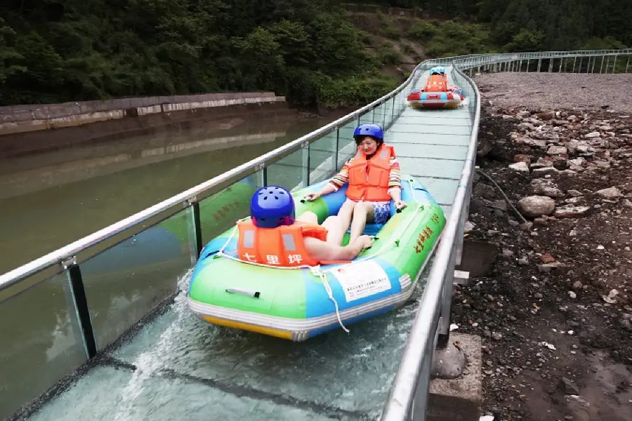 Qiliping Glass Bridge Rafting