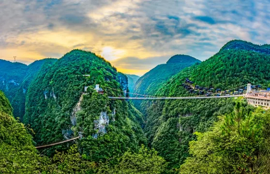 蝶舞清江·地心谷景區玻璃橋+電梯+接駁車優待（免門票人士及年卡用戶）