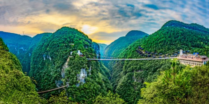 蝶舞清江·地心谷景區