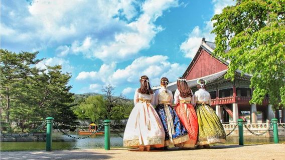 Small Group : Seoul Highlights Tour with Korean BBQ + Food tasting