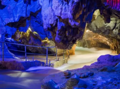 英西峯林老虎谷溶洞漂流