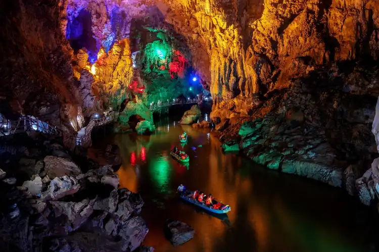 鄰近平果市革命烈士陵園的酒店