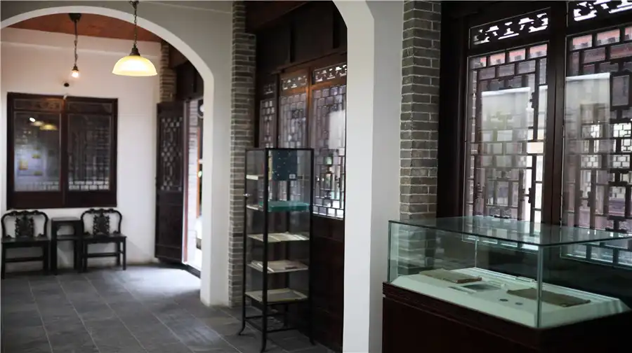 Hotels near Xi'anyuyourenguju Museum