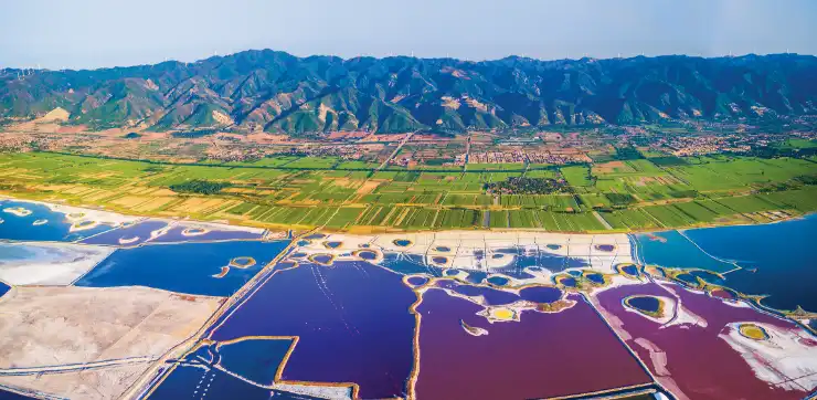 Hotels near Colorful Salt Lake