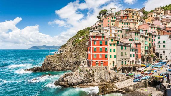 義大利佛羅倫斯比薩五漁村中文包車一日遊指定地點接送