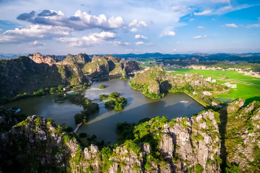 龍珠湖風景区