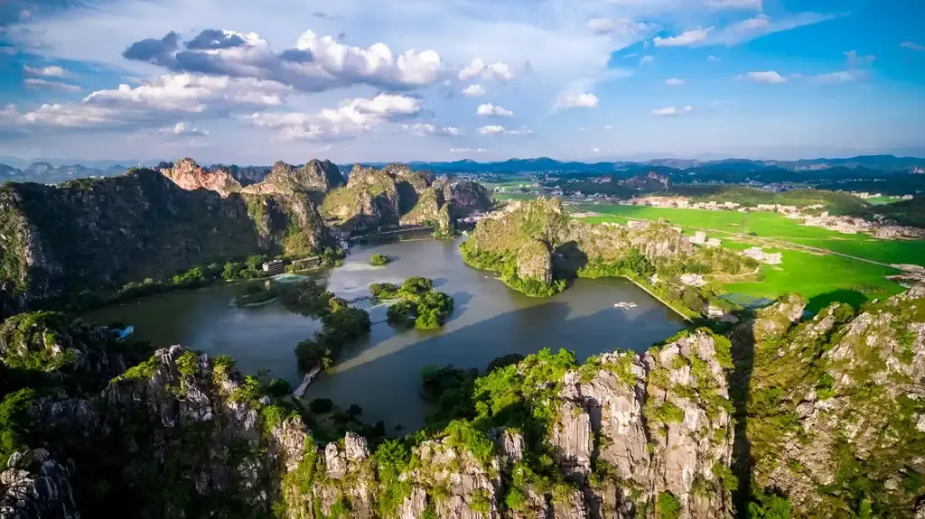 Hotels near Longzhu Lake