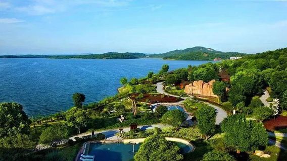 Mountain Lake Hot Spring Resort