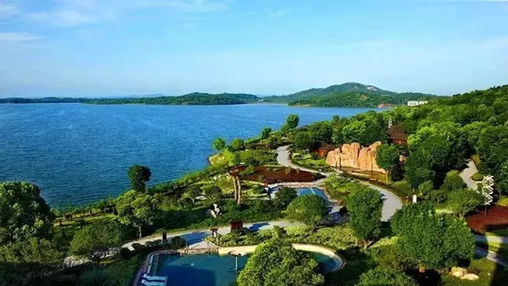 Mountain Lake Hot Spring Resort