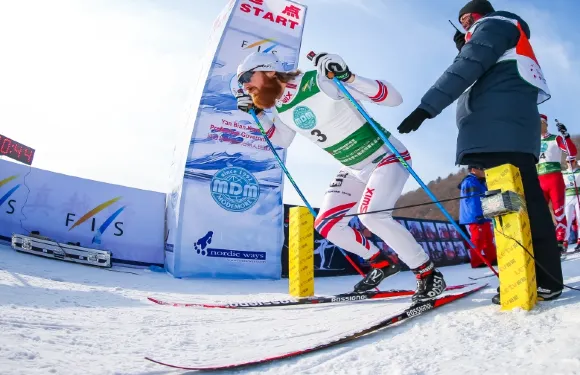 夢都美滑雪場初中級道4小時滑雪票(含雪具)大小同價