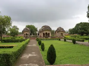 One day tour: Aurangabad, Daulatabad & Khultabad with home-stay