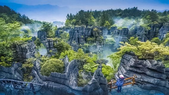 Enshi Suobuya Stone Forest Scenic Area