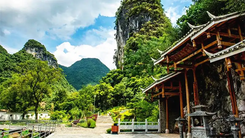 Hotels near Lotus Rock