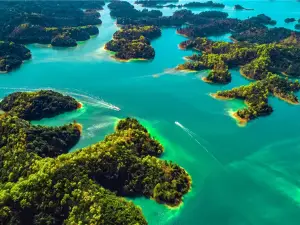 Guanhu Island Scenic Spot of Mount Lu Xihai