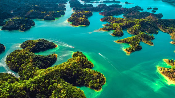 Guanhu Island Scenic Spot of Mount Lu Xihai