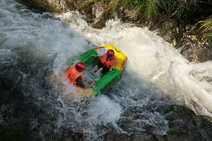 Longtan Gorge Drifting