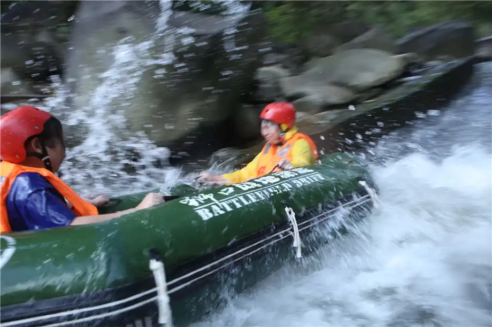 2_Daweishan Free Island Forest Valley Adventure Rafting