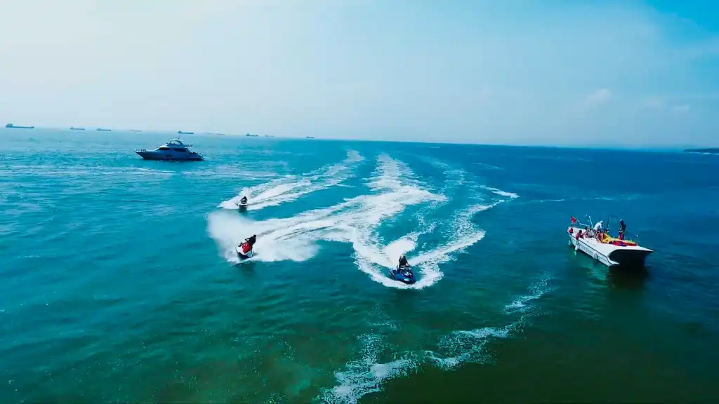 Hotels near Delta Island