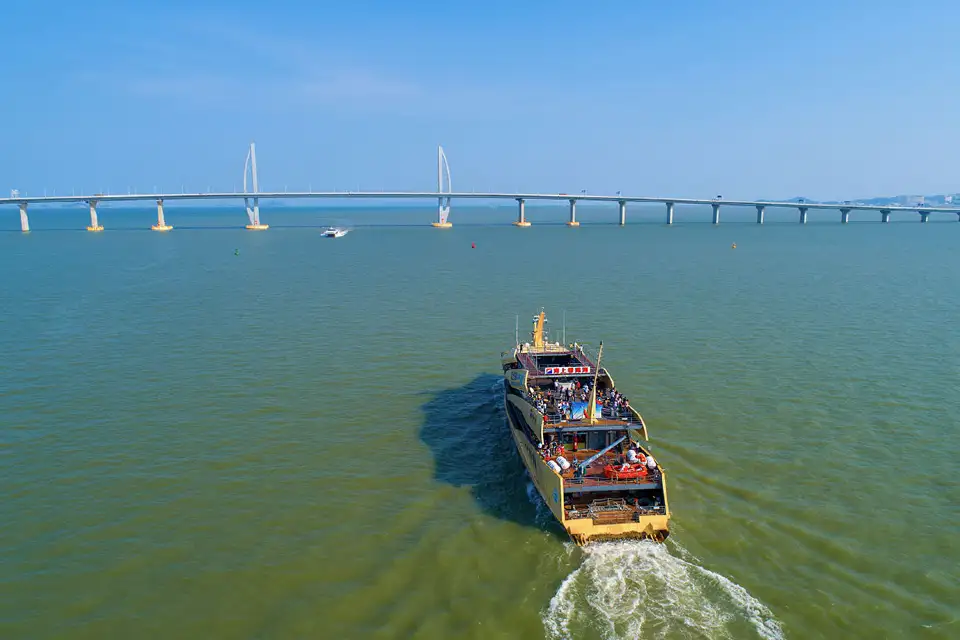 5_Hong Kong-Zhuhai-Macao Bridge Boat Tour