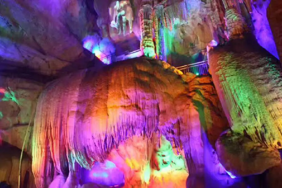 진슈펑수이동 동굴