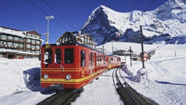 Switzerland 1-day private charter tour: Interlaken + Jungfraujoch - Top of Europe + Grindelwald + Lungern with Chinese-speaking driver
