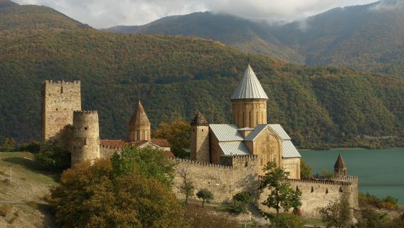 tour 1 ngày Núi Kazbek của Gruzia + Nhà thờ Holy Trinity Stepantsminda