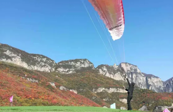 輝縣滑翔俱樂部滑翔傘體驗票大小同價