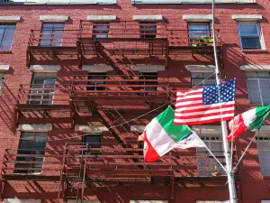 3 New York Neighborhoods Semi-Private Tour : SoHo, Chinatown and Little Italy