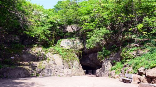 Jiushan Cave