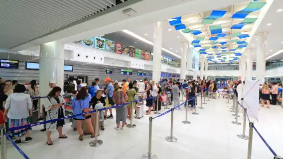 บริการช่องทางพิเศษสู่ด่านตรวจคนเข้าเมือง ท่าอากาศยานนานาชาติภูเก็ต