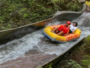 Huanglong Lake Drifting