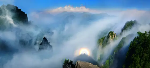 Sea of Clouds Sightseeing in Ji'an