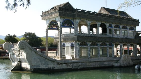 三つの世界遺産を廻る　八達嶺万里の長城と明の十三陵、頤和園1日観光　昼食付き＜ホテル送迎付き／日本語ガイド／1名催行＞