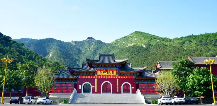 Hotels near Fenghuang Mountain Tourist Area, Qianxi County