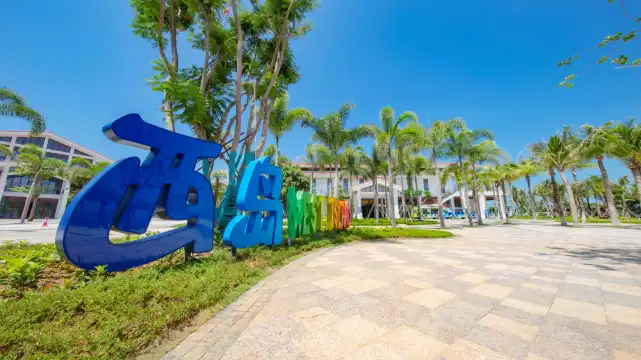 Hotel dekat West Island