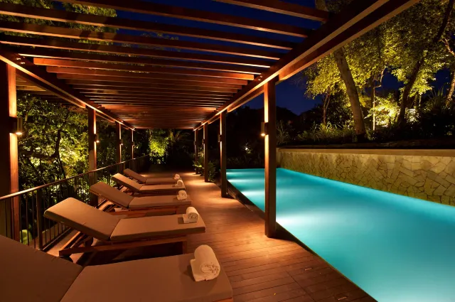 6 Pool-worthy Staycations in Singapore for all-year round Summer Fun!