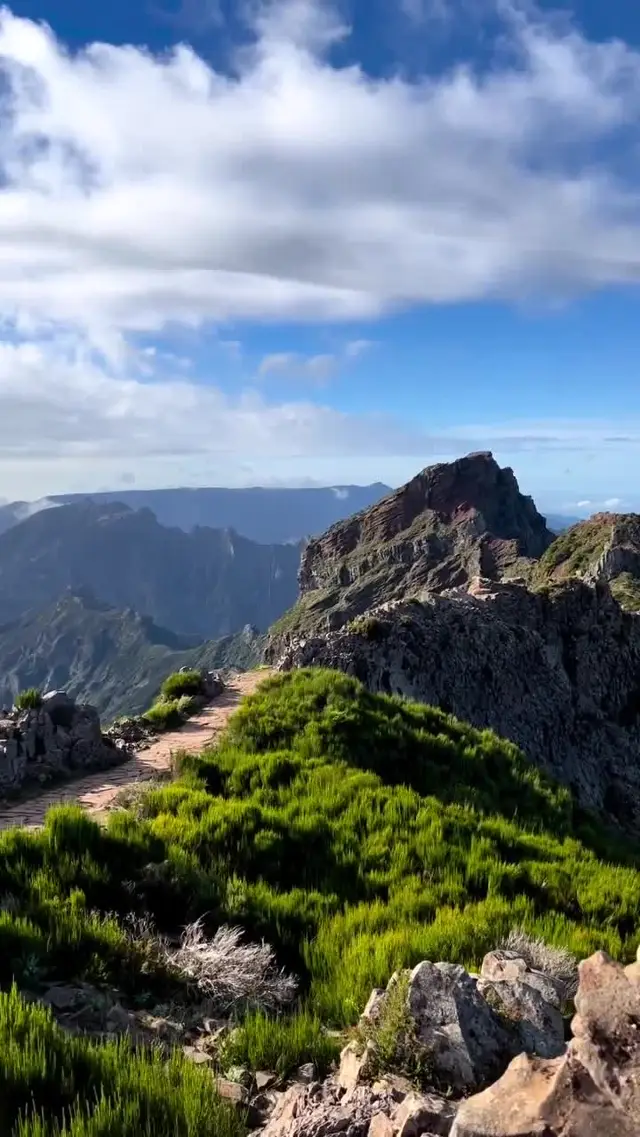 Pico do Arieiro: Summiting to the Top of Madeira's Incredible Heights! 🌄⛰️