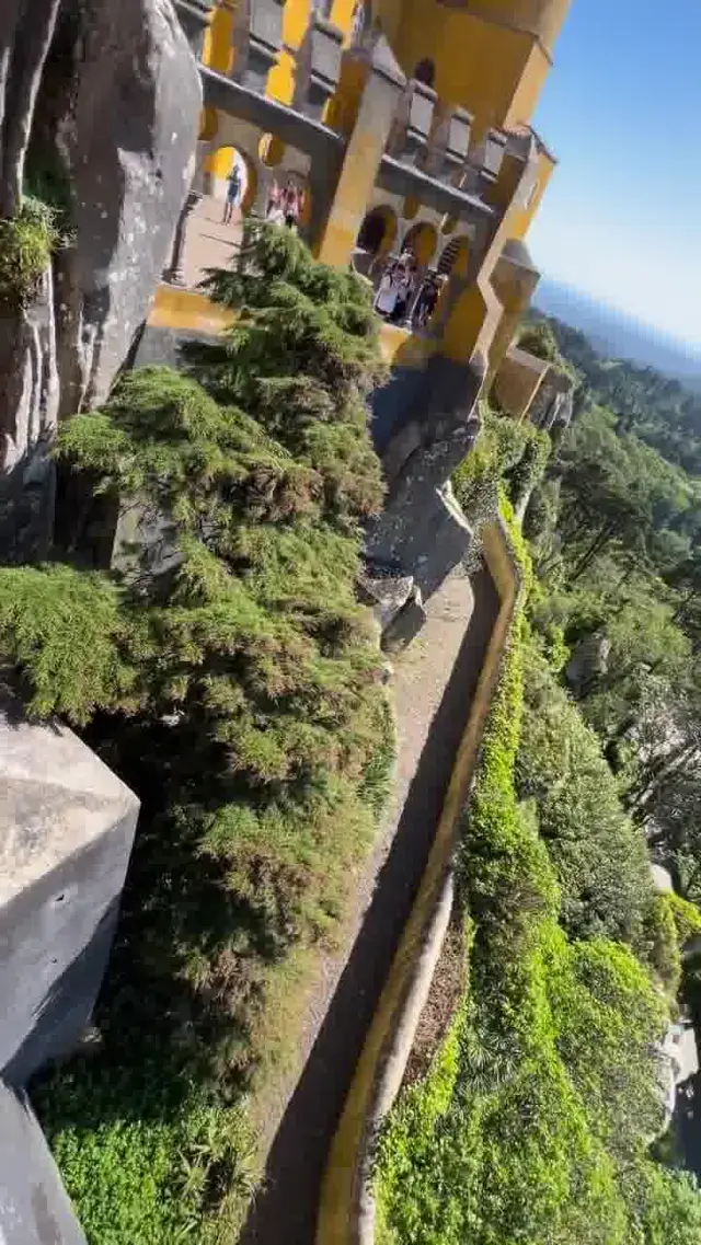 A Castle in Wonderland: Palazzo De Pena, Sintra's Breathtaking Gem! 🎨🌺