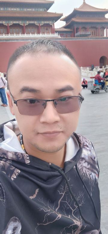user-avatar