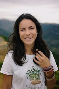 Iana Shutova 蔵前西AND青年旅館優惠