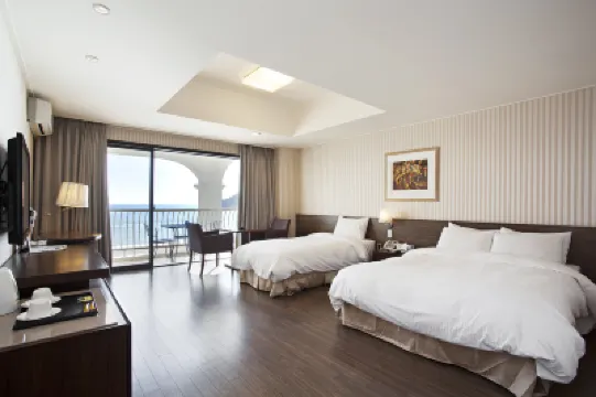 Song Jung Hotel Hotels near Songjeong Beach