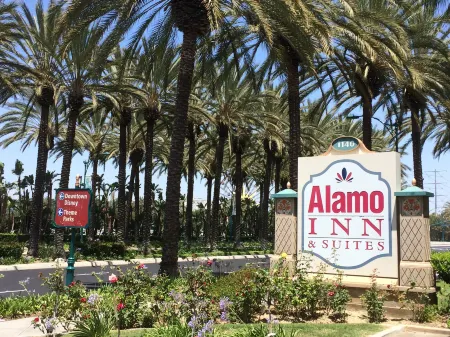 Alamo Inn and Suites - Convention Center Отели рядом с достопримечательностью «Луигис Ролликин Роудстерс»